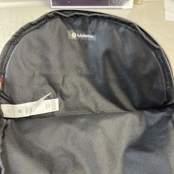 Lululemon All Night Festival Bag 5L Black Silver Zipper Crossbody NWT - Picture 6 of 6